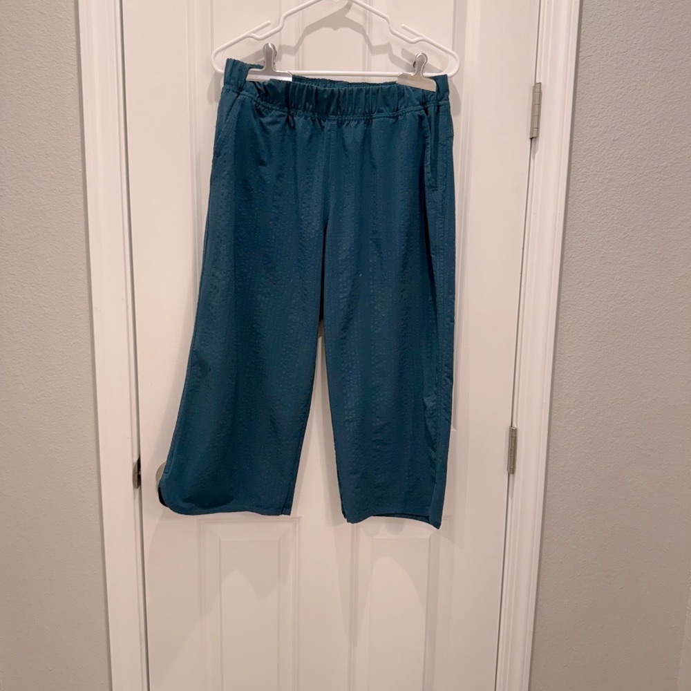 Title Nine Teal Capris